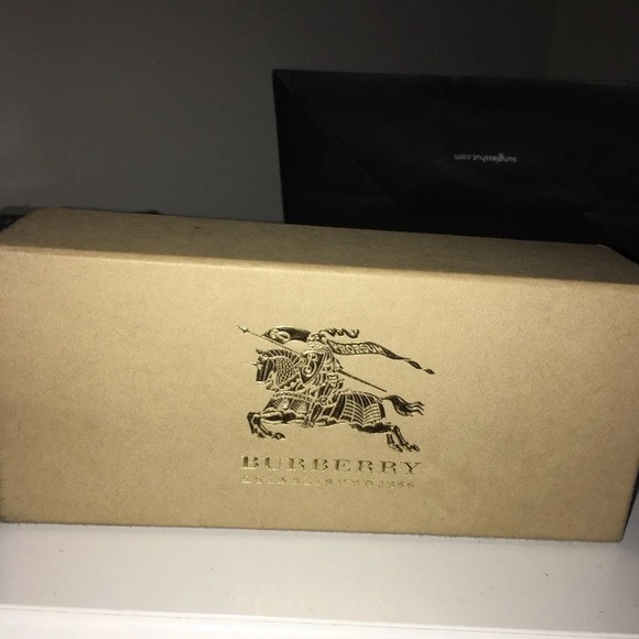 Men’s Burberry Sunglasses - Picture 2 of 9